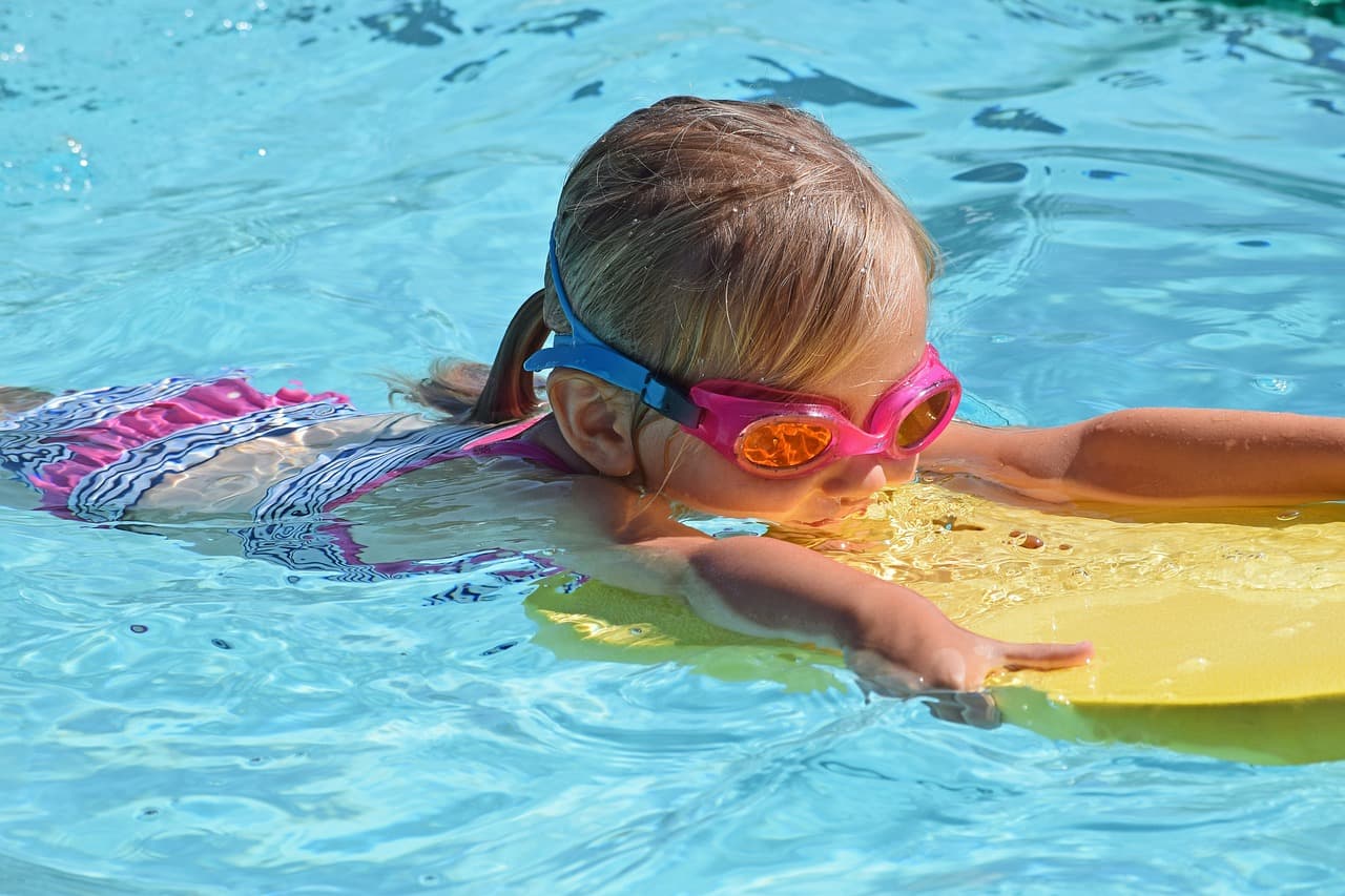 Cover Image for Plonjează În Lumea Înotului: Când Să Înceapă Copiii Pasiunea pentru Apă